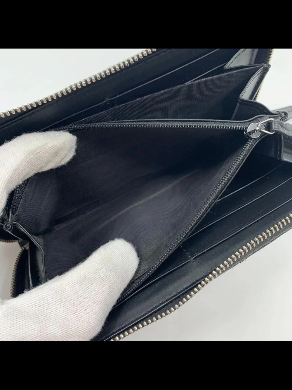 Gucci Black GG Supreme Wallet with Red & Cream Snake Motif